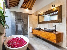 Villa Shantika by Villa Finder