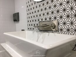 Stay in Style The Heart of Nimman R306A