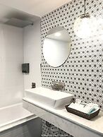 Stay in Style The Heart of Nimman R306AB