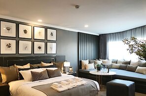 Stay in Style The Heart of Nimman R306AB