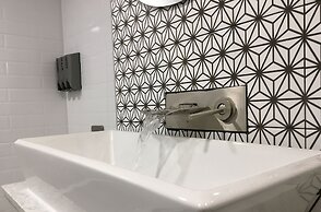 Stay in Style The Heart of Nimman R306AB