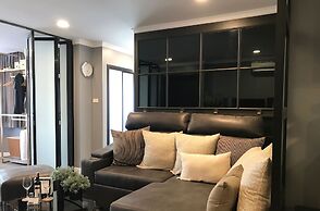 Stay in Style The Heart of Nimman R306AB