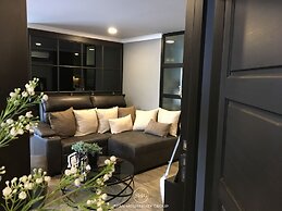 Stay in Style The Heart of Nimman R306AB