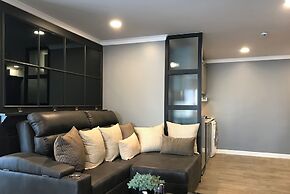 Stay in Style The Heart of Nimman R306AB