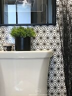 Stay in Style The Heart of Nimman R306AB