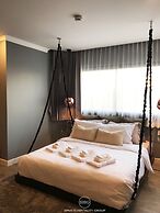 Stay in Style The Heart of Nimman R306AB