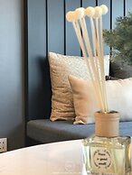 Stay in Style The Heart of Nimman R306AB