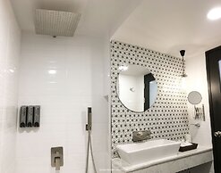 Stay in Style The Heart of Nimman R306AB