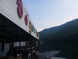 Ingphupha Resort and Restaurant