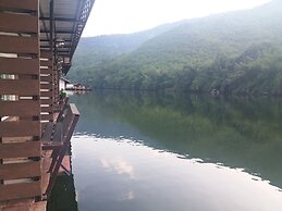 Ingphupha Resort and Restaurant