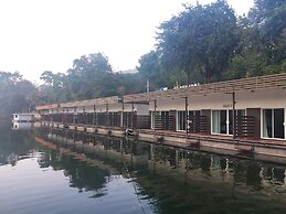 Ingphupha Resort and Restaurant