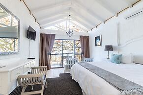 Dutton's Cove Guesthouse