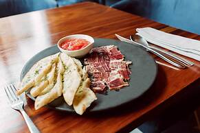 IT Boutique Hotel & Restaurant