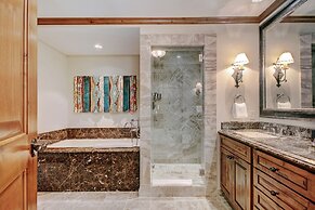 Exclusive 2BR Ritz-Carlton w Mountain Rustic Décor by RedAwning - Save