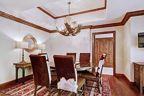 Exclusive 2BR Ritz-Carlton w Mountain Rustic Décor by RedAwning - Save