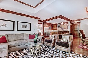 Exclusive 2BR Ritz-Carlton w Mountain Rustic Décor by RedAwning - Save