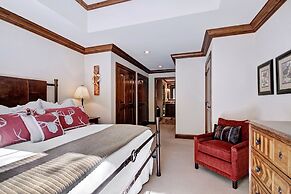 Exclusive 2BR Ritz-Carlton w Mountain Rustic Décor by RedAwning - Save