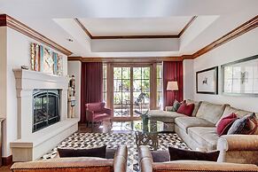 Exclusive 2BR Ritz-Carlton w Mountain Rustic Décor by RedAwning - Save
