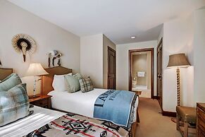 Exclusive 2BR Ritz-Carlton w Mountain Rustic Décor by RedAwning - Save