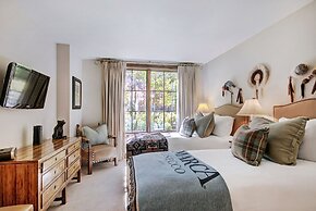 Exclusive 2BR Ritz-Carlton w Mountain Rustic Décor by RedAwning - Save