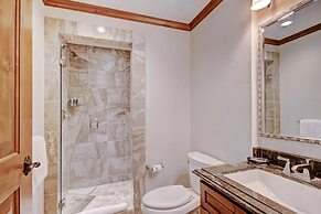 Exclusive 2BR Ritz-Carlton w Mountain Rustic Décor by RedAwning - Save