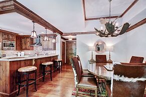 Exclusive 2BR Ritz-Carlton w Mountain Rustic Décor by RedAwning - Save