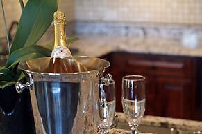 Chic 2 BR+Den Ritz-Carlton Condo with Valley Views by RedAwning - Save