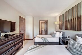 Chic 2 BR+Den Ritz-Carlton Condo with Valley Views by RedAwning - Save