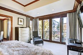 Chic 2 BR+Den Ritz-Carlton Condo with Valley Views by RedAwning - Save