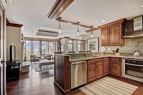 2BR Residence at the Ritz-Carlton with Valley View by RedAwning - Save