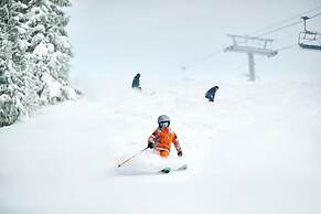 2BR Residence at the Ritz-Carlton with Valley View by RedAwning - Save