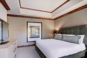 2BR Residence at the Ritz-Carlton with Valley View by RedAwning - Save