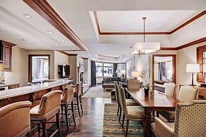 Luxe 2BR+Den Ritz-Carlton Residence Quiet Location by RedAwning - Save