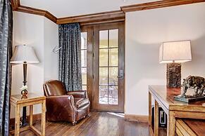 Luxe 2BR+Den Ritz-Carlton Residence Quiet Location by RedAwning - Save