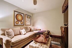 Luxe 2BR+Den Ritz-Carlton Residence Quiet Location by RedAwning - Save