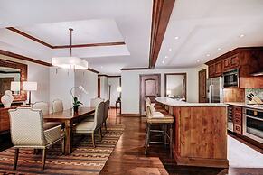 Luxe 2BR+Den Ritz-Carlton Residence Quiet Location by RedAwning - Save