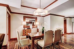 Luxe 2BR+Den Ritz-Carlton Residence Quiet Location by RedAwning - Save