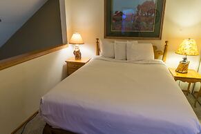 Steps To Winter Adventures Relaxed  W/Loft Bedroomppl Condo by RedAwni