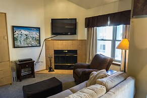 Steps To Winter Adventures Relaxed  W/Loft Bedroomppl Condo by RedAwni