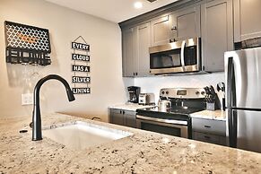 Your own balcony, full kitchen in Canyons Village by RedAwning - Save 