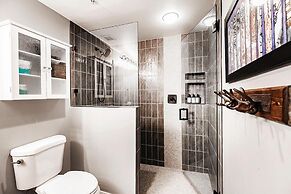 Your own balcony, full kitchen in Canyons Village by RedAwning - Save 