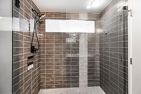 Your own balcony, full kitchen in Canyons Village by RedAwning - Save 