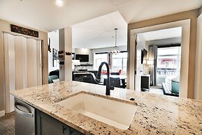 Your own balcony, full kitchen in Canyons Village by RedAwning - Save 