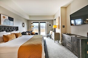 Your own balcony, full kitchen in Canyons Village by RedAwning - Save 