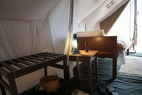 Tiger Tops Tharu Lodge