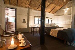 Tiger Tops Tharu Lodge