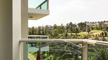 Garden view Apartment - 2 mins to beach
