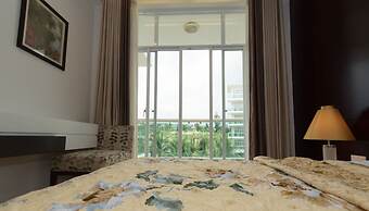 Garden view Apartment - 2 mins to beach