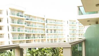 Garden view Apartment - 2 mins to beach