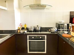 Garden view Apartment - 2 mins to beach